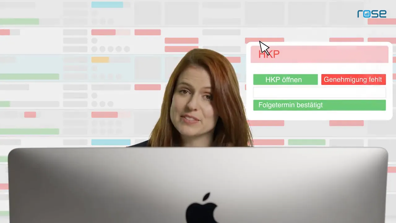 Szene aus dem rose-metrics-Film: Hinweis zu einem Heil- und Kostenplan mit den Feldern HKP öffnen, Genehmigung fehlt und Folgetermin bestätigt